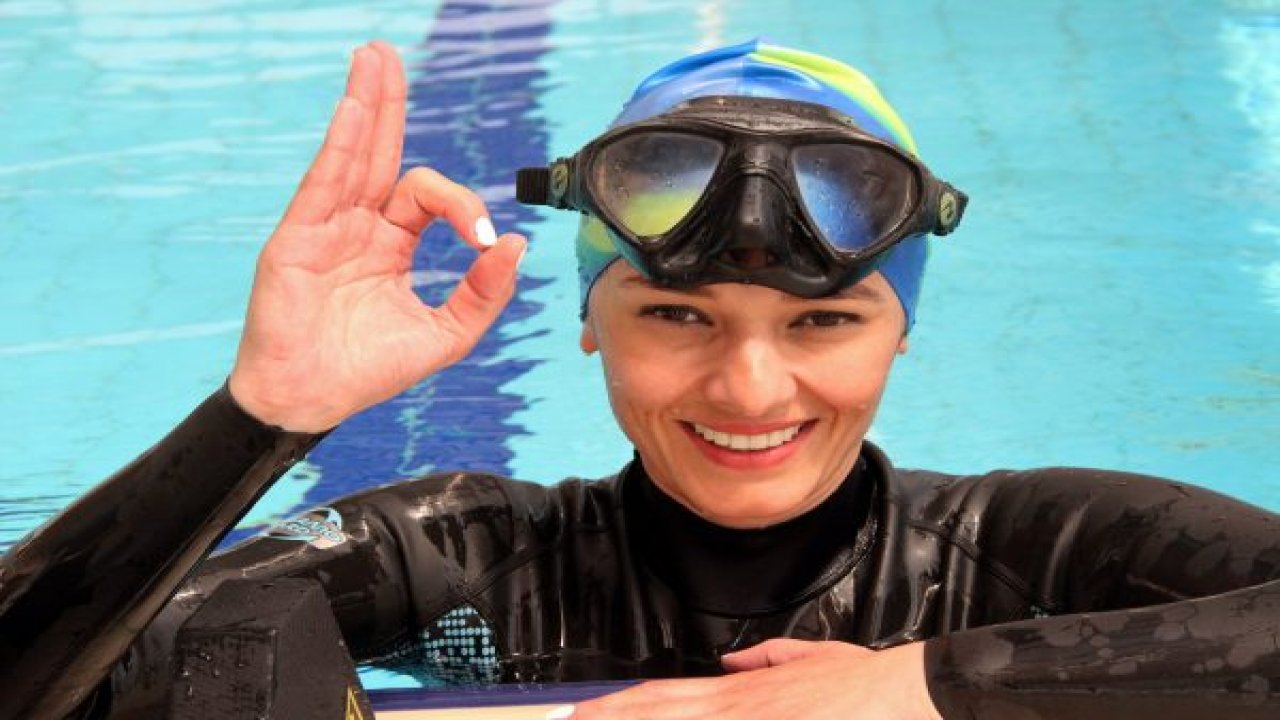 Su atında yürüme rekoru kırmaya hazırlanıyor