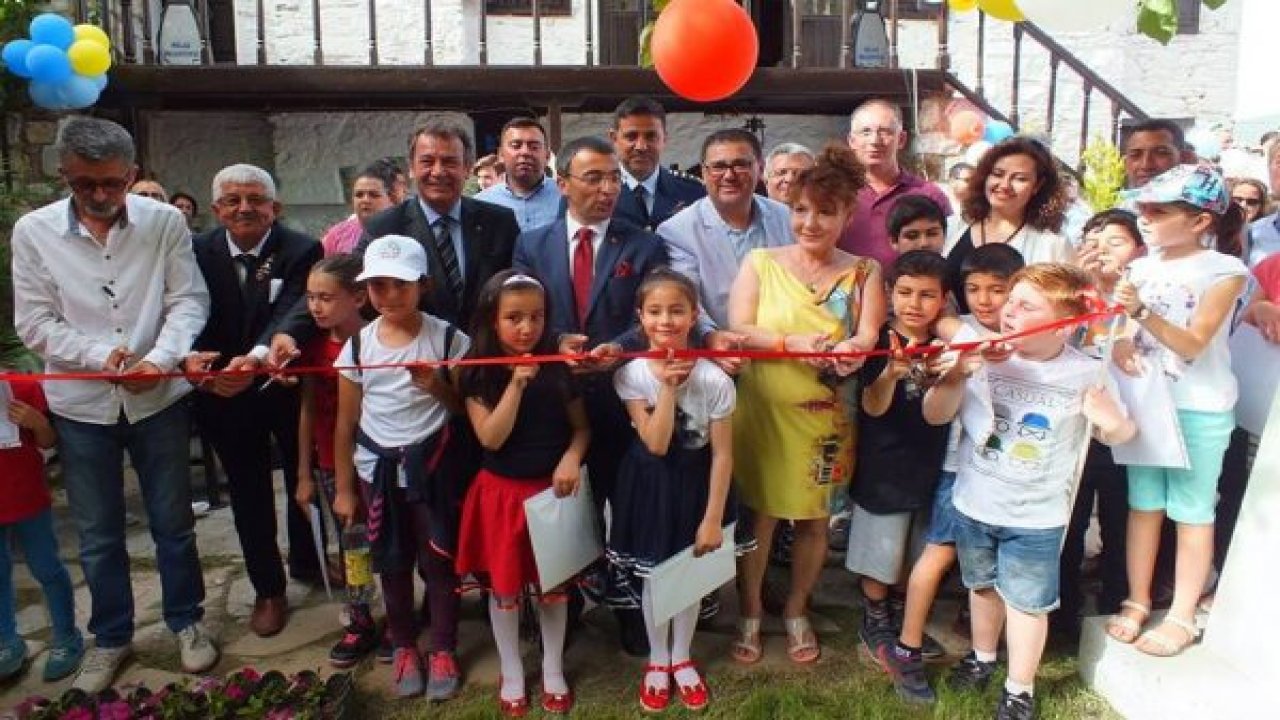 Milas’ta genç karikatüristlerden büyük eserler