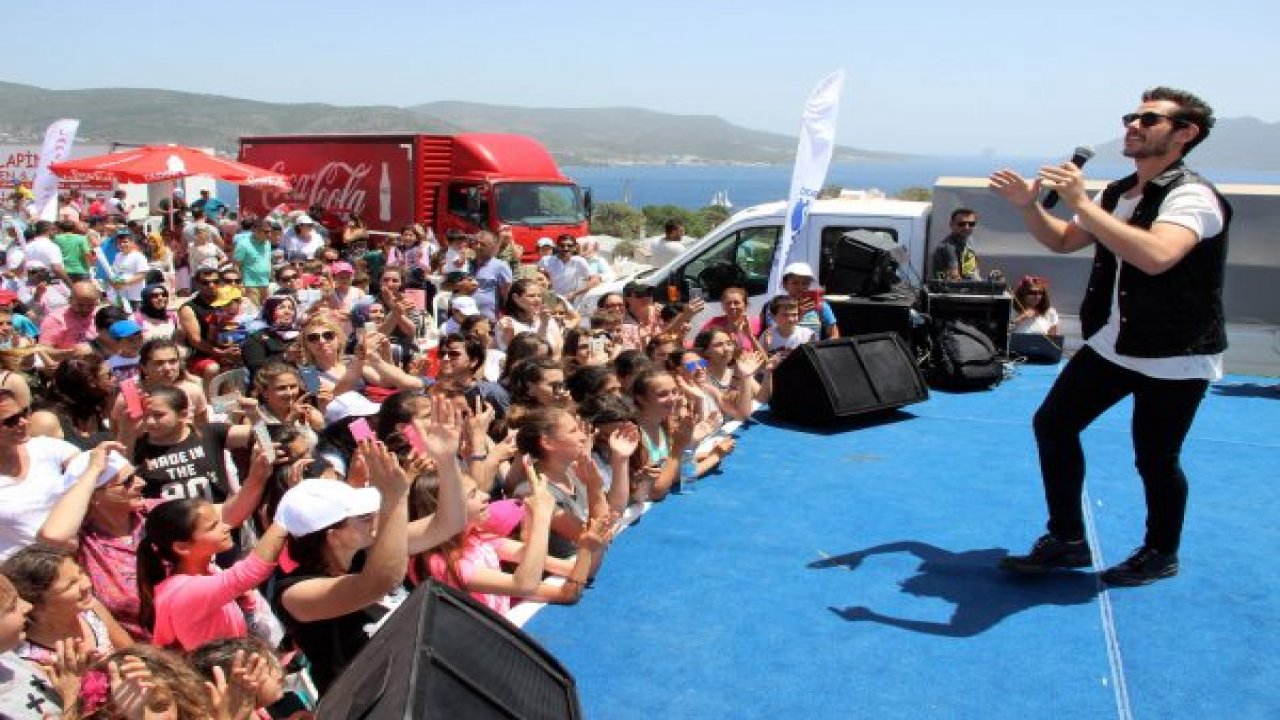 11. Bodrum Uçurtma Festivali’nde Cem Belevi konser verdi
