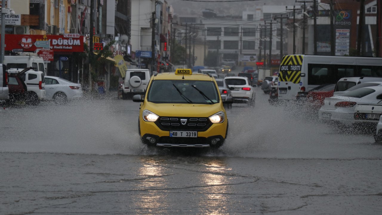 Sağanak etkili oldu