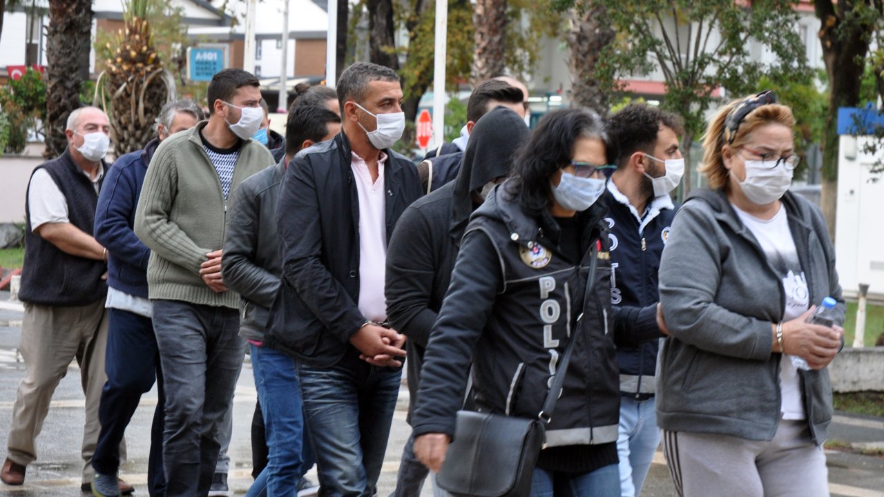 Sahte içki operasyonunda yakalanan 7 şüpheli adliyeye sevk edildi