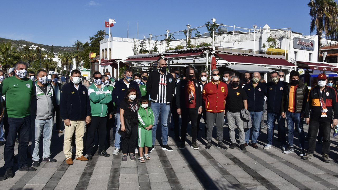 Bodrum'da taraftarlar, İzmir'deki depremzedeler için yardım kampanyası başlattı