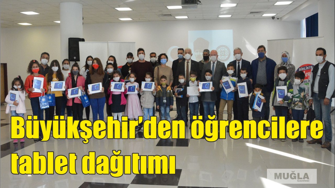 Büyükşehir’den öğrencilere tablet dağıtımı