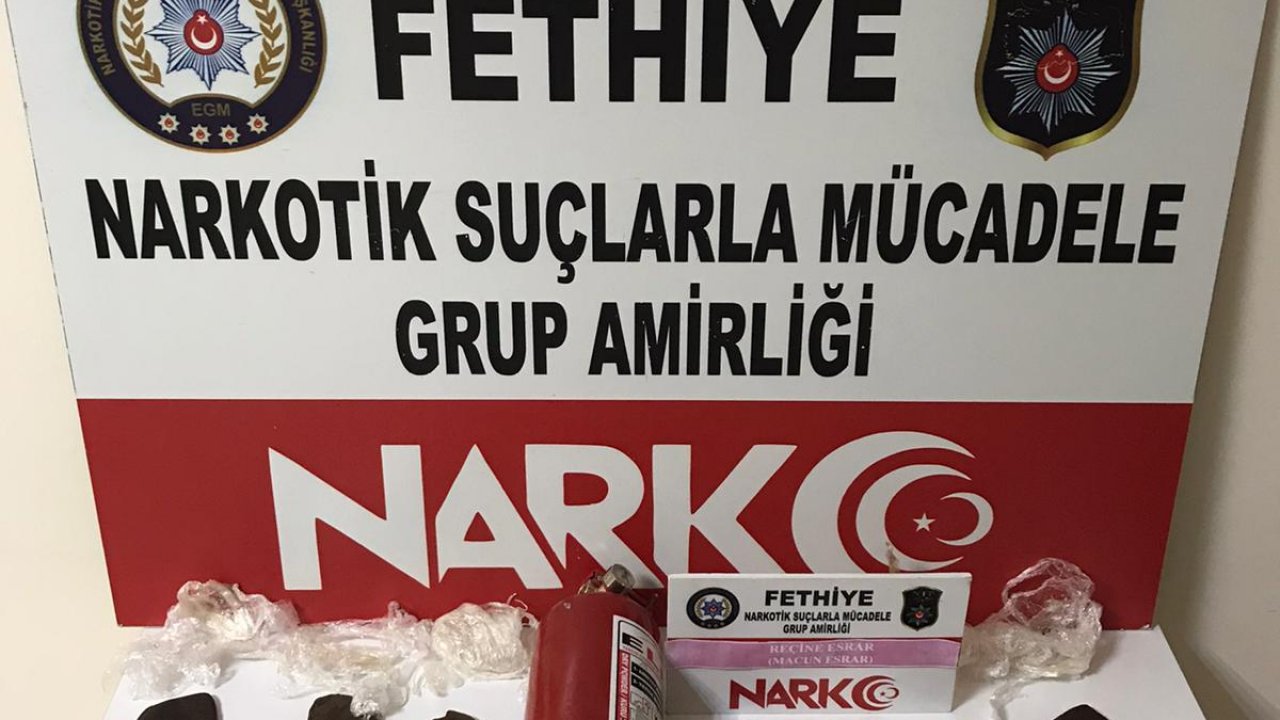 Otomobilin yangın söndürme tüpüne uyuşturucu gizleyen şüpheli yakalandı