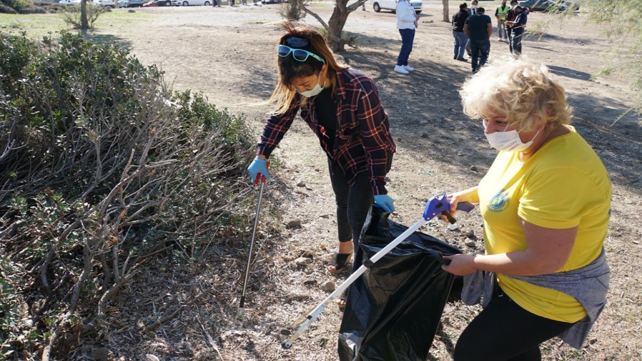 Küdür Yarımadası'nda çevre temizliği yapıldı
