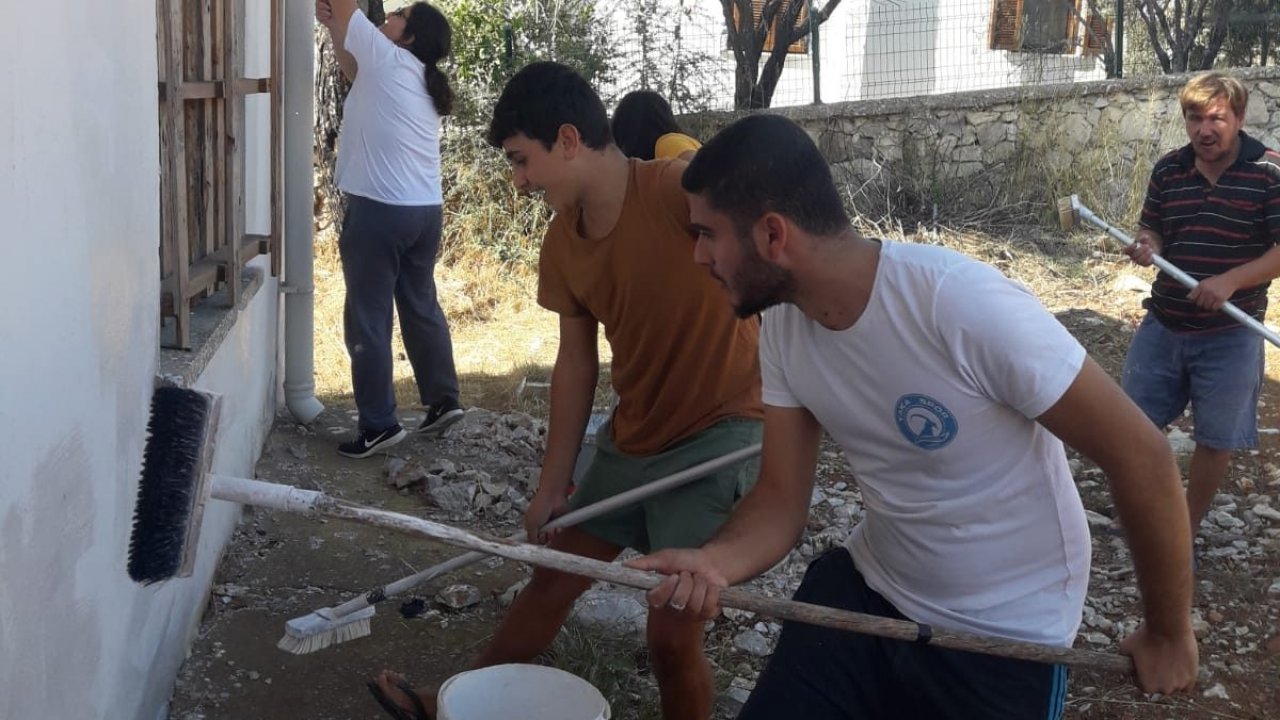 Çocuklar için kolları sıvadılar