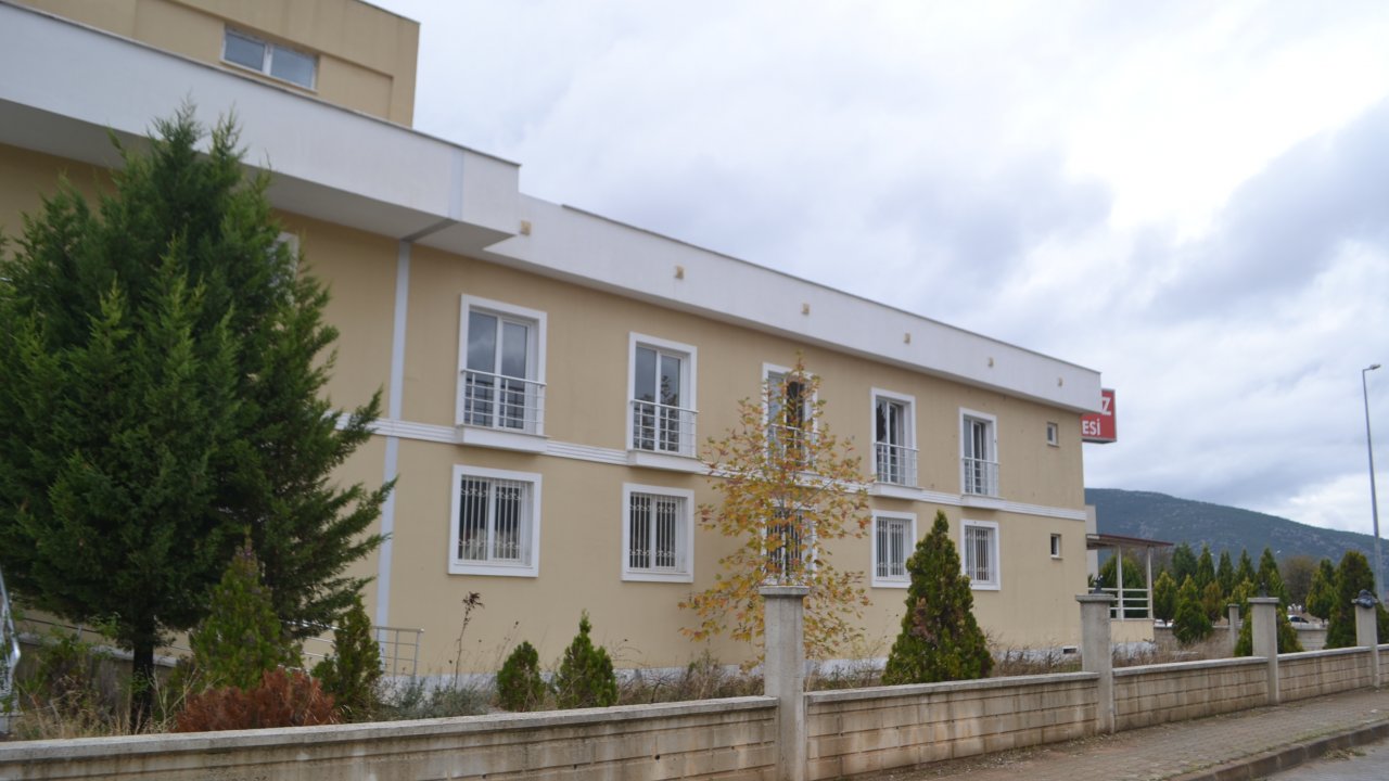 Yurt binası atıl durumda