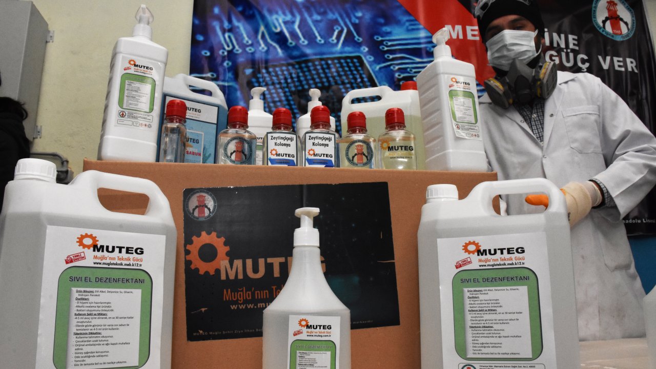 Muğla'da meslek lisesi öğretmenleri 70 bin litre dezenfektan üretti