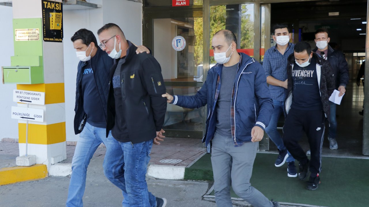 Polisin burnunu kırdılar