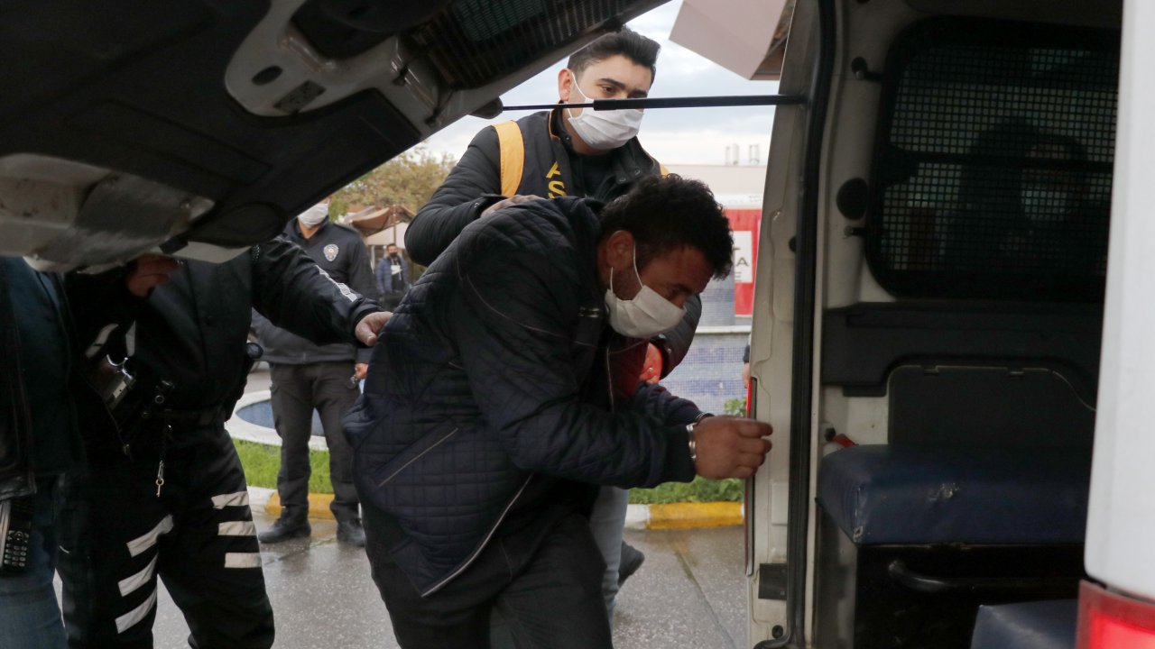 Karısını öldürdüğü iddiasıyla aranan zanlı Antalya'da yakalandı