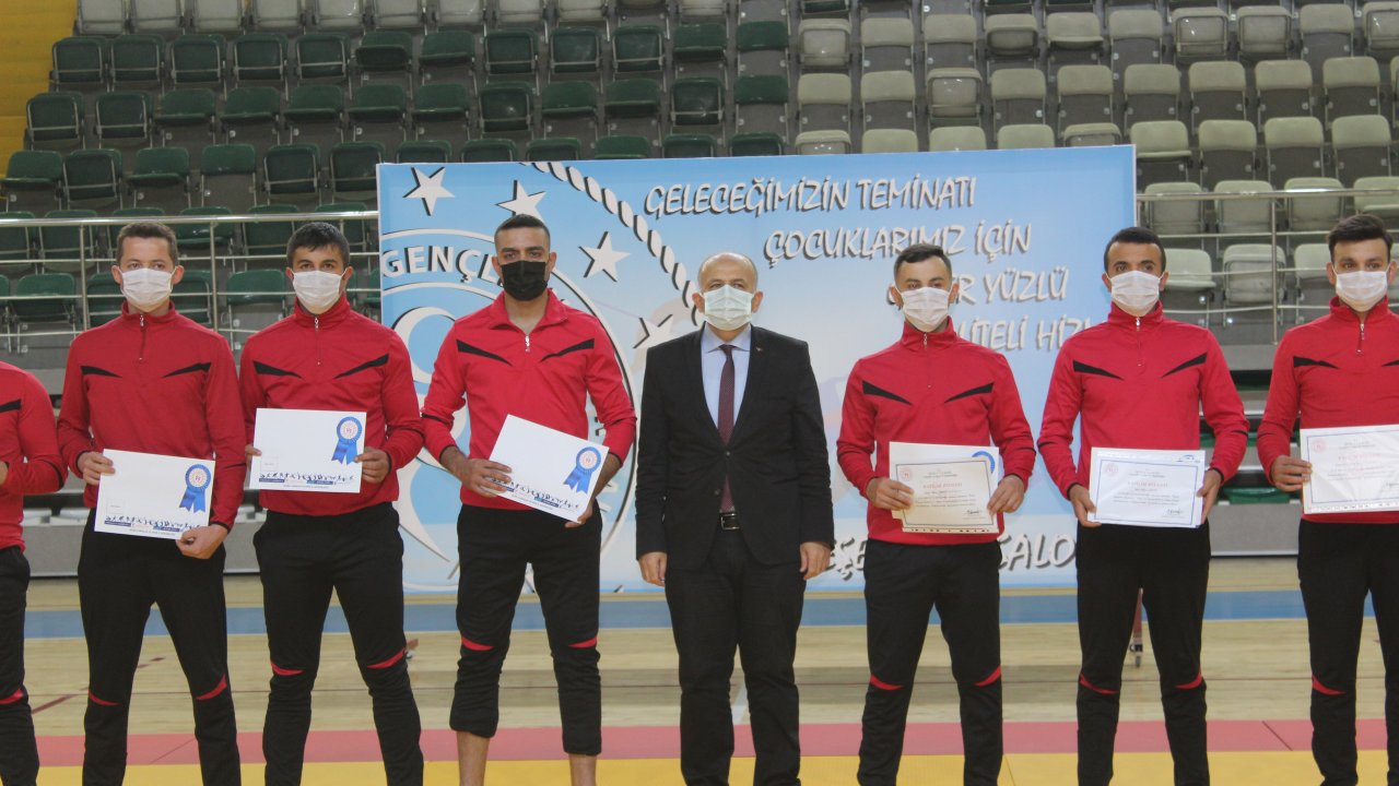 Polisler Savunma Eğitimini Tamamladı