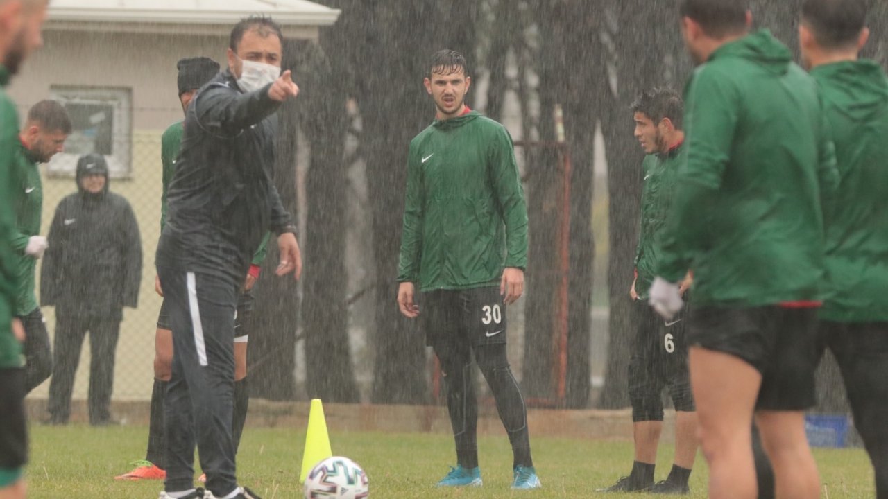 Teknik Direktör Egemen Urhan: “Oynayacağımız maçlar bizim için çok önemli”