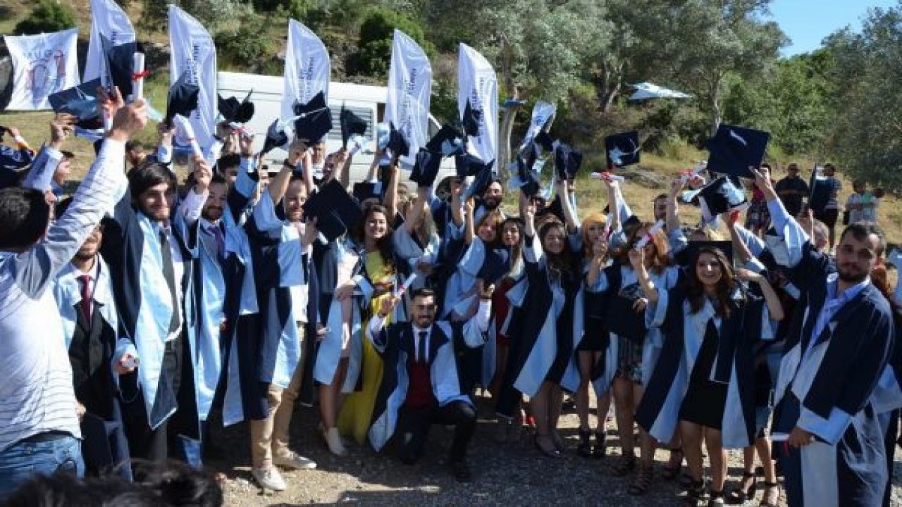 Euromos Antik Kentinde arkeoloji öğrencilerinin kep sevinci