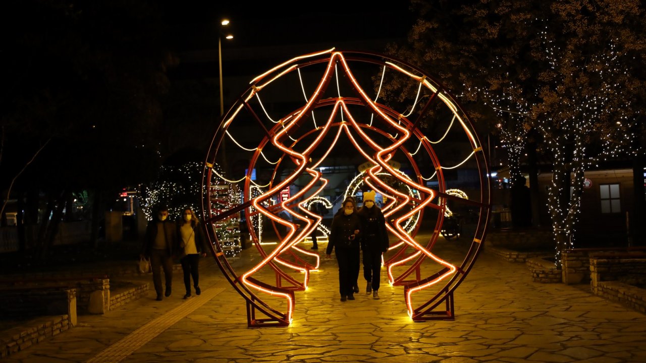 Menteşe ışıl ışıl süslendi