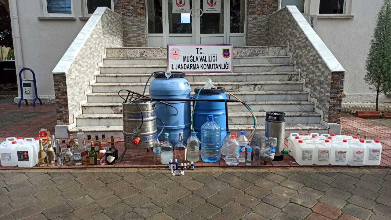 Kaçak içki üreticileri gözaltına alındı