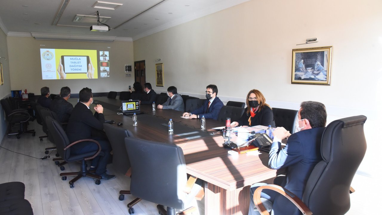 2 bin öğrenciye daha tablet dağıtımına başlandı