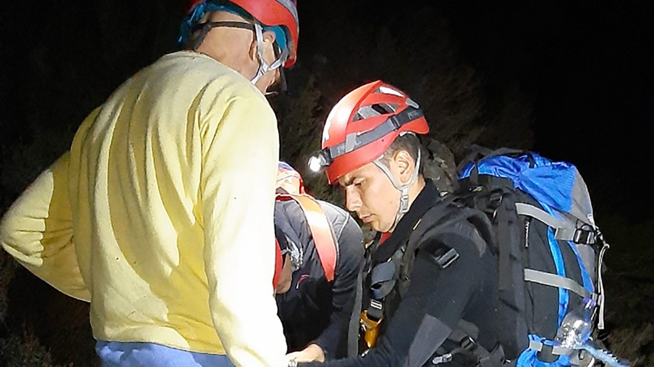 Fethiye'de kayalıklarda mahsur kalan turist kurtarıldı