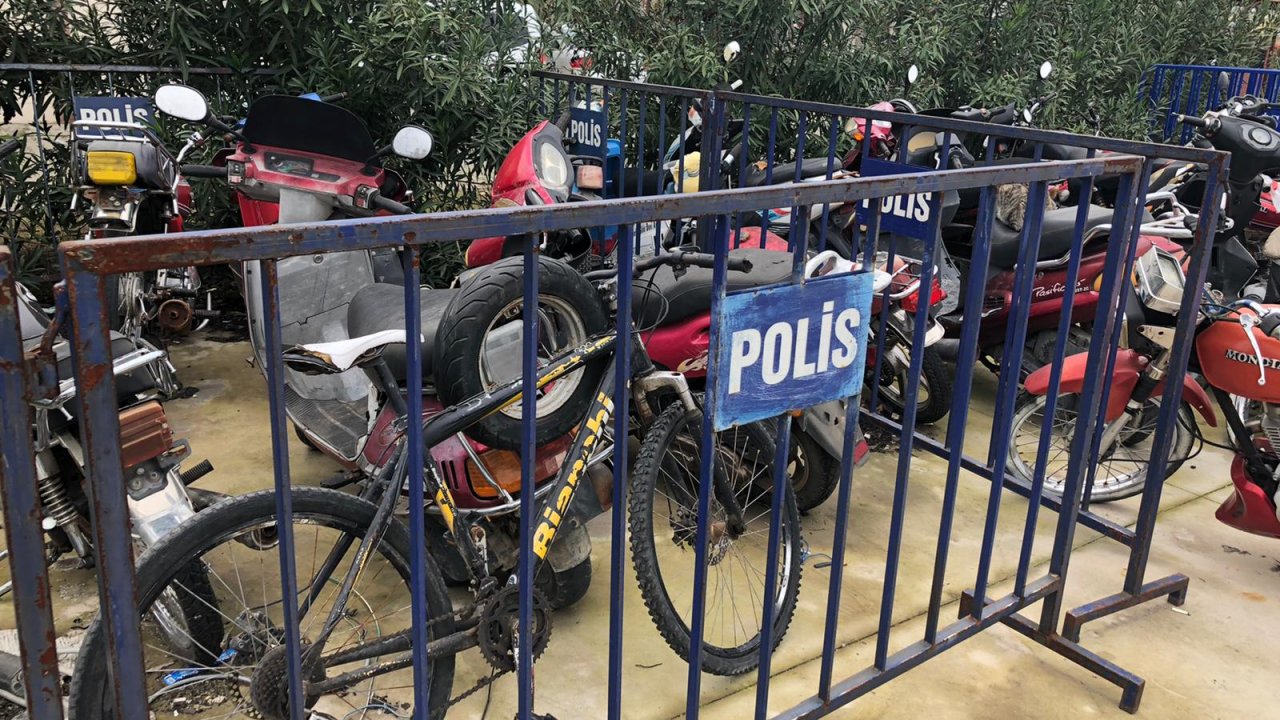 Hırsızlık yaptıkları öne sürülen 2 zanlı tutuklandı