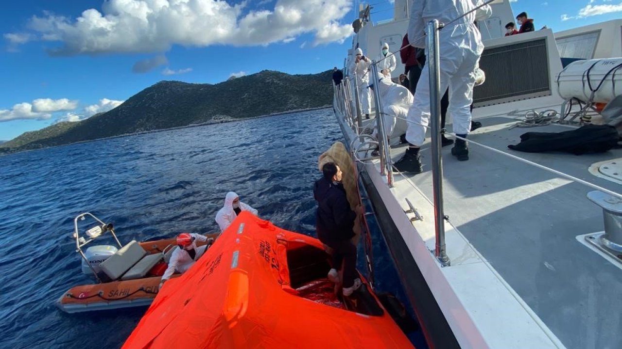 Türk kara sularına itilen 5 düzensiz göçmen kurtarıldı