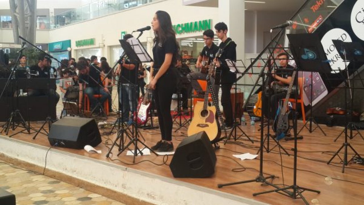 Milaslı gençler eserlerini beğeniye sundu