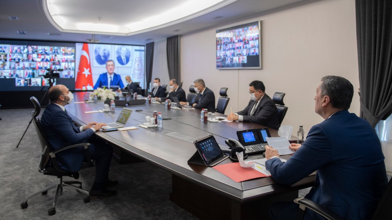 Milli Eğitim Bakanı Ziya Selçuk, 