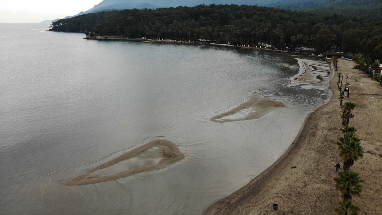 Ula’da deniz suyu 40 metre çekildi