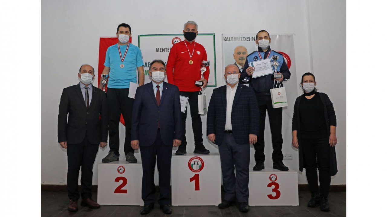 Abdullah Şinoforoğlu Masa Tenisi Turnuvasında ödüller sahiplerini buldu