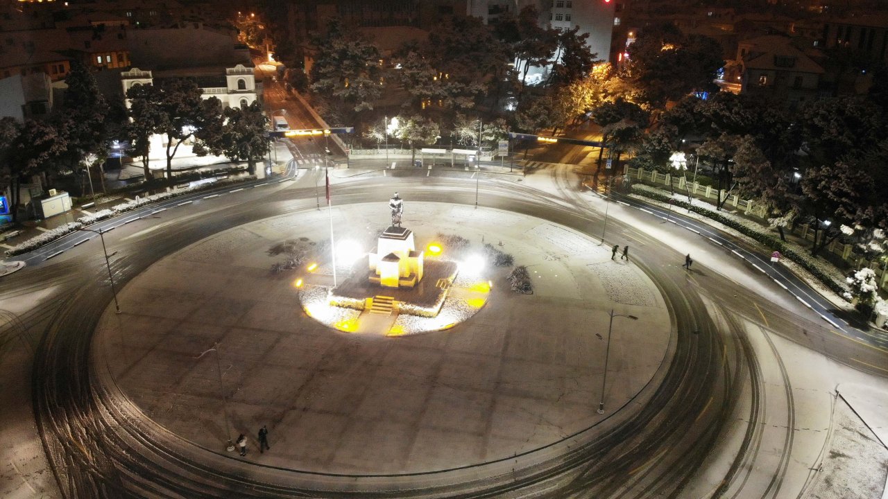 Muğla'da kar yağışı etkili oluyor