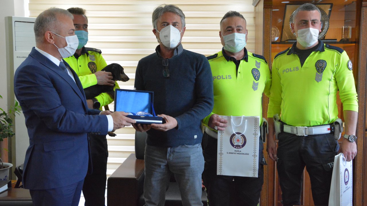 Trafik polislerinin duyarlı davranışı ödüllendirildi