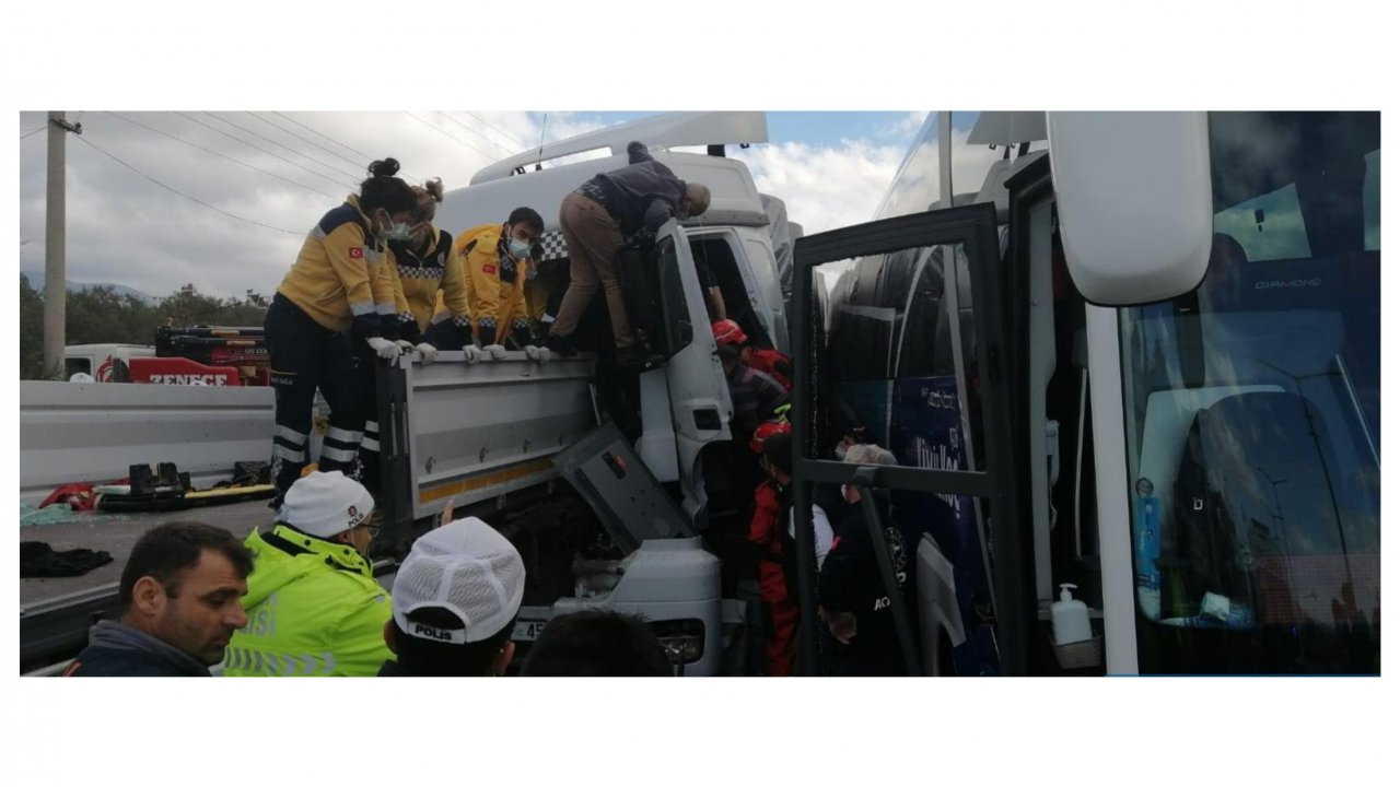 Kırmızı ışıkta zincirleme kaza