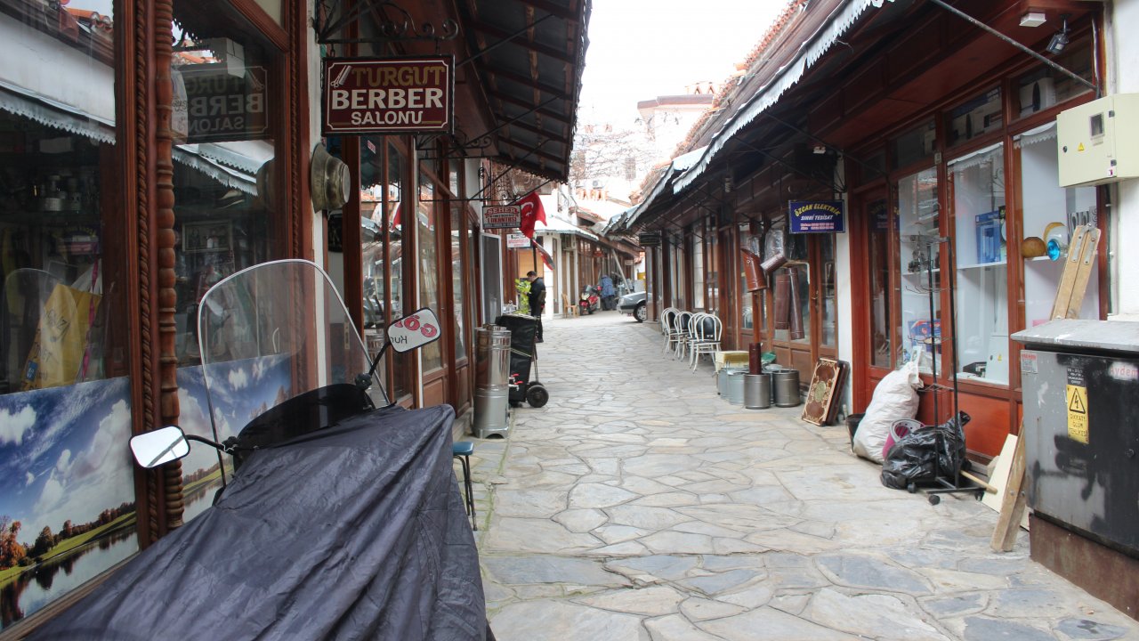 Arasta'da ticaret bitiyor