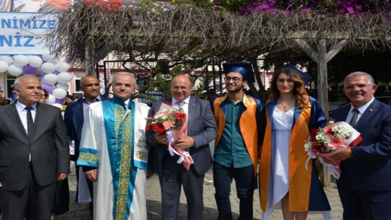 Vali Çiçek’ten Mezun Olan Öğrencilere Nasihat, “Çok Çalışın”