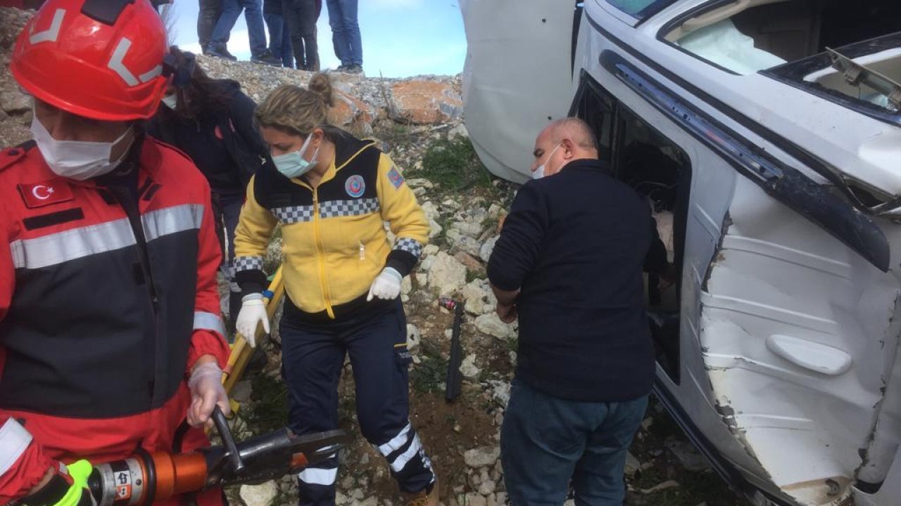 İki otomobilin çarpışması sonucu 3 kişi yaralandı