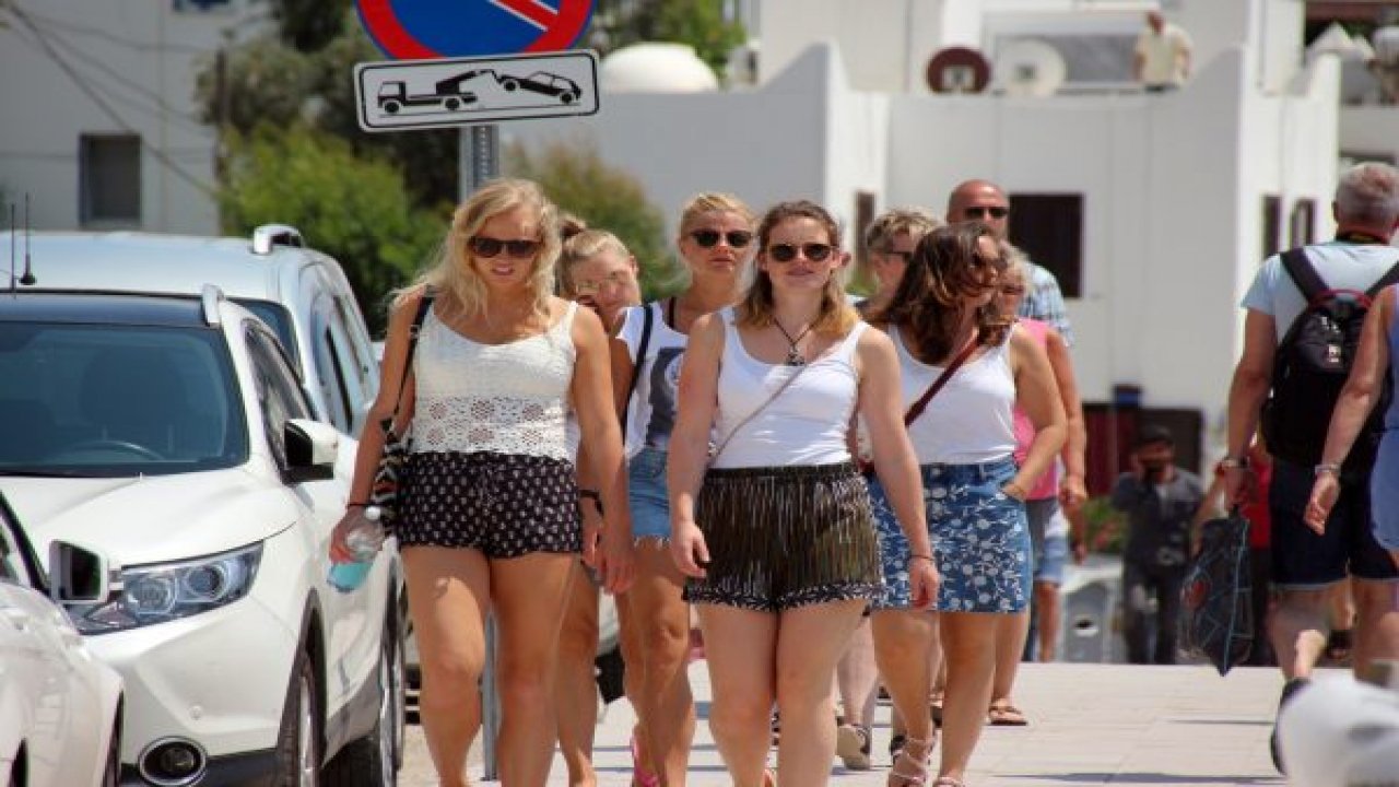 3 bin 653 turist bir anda Bodrum'a akın etti
