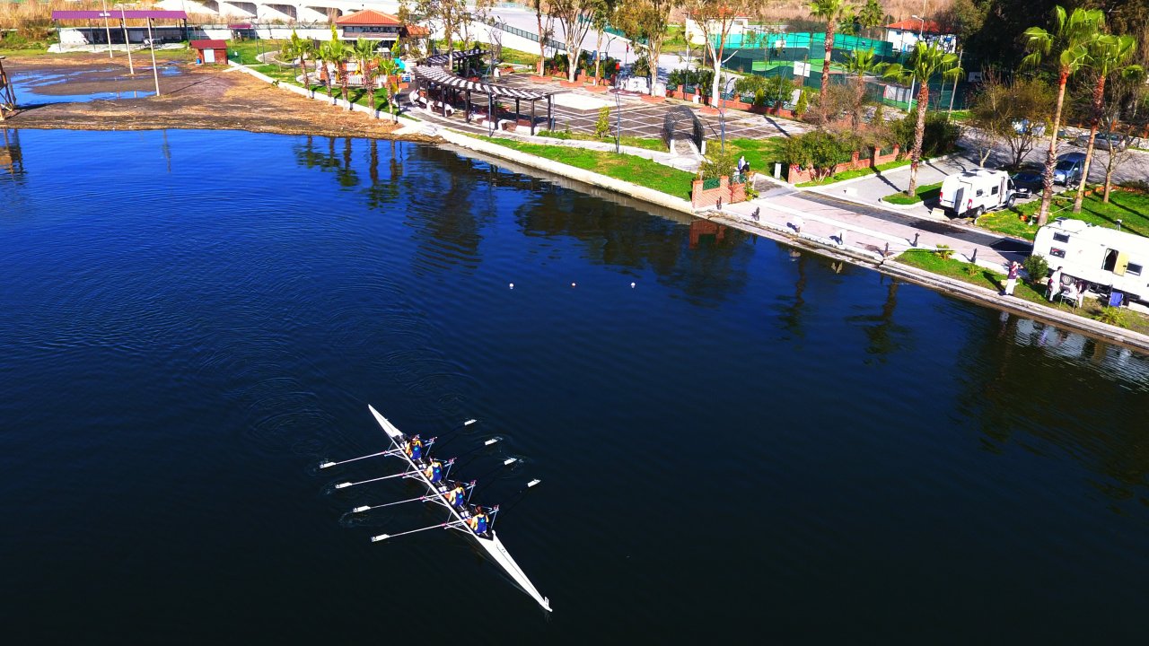 Köyceğiz Gölü, kano ve kürek takımlarının vazgeçilmez adresi oldu