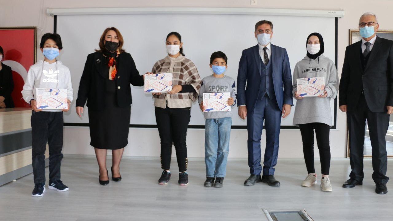 Yatağan Belediyesi’nden eğitime tablet desteği