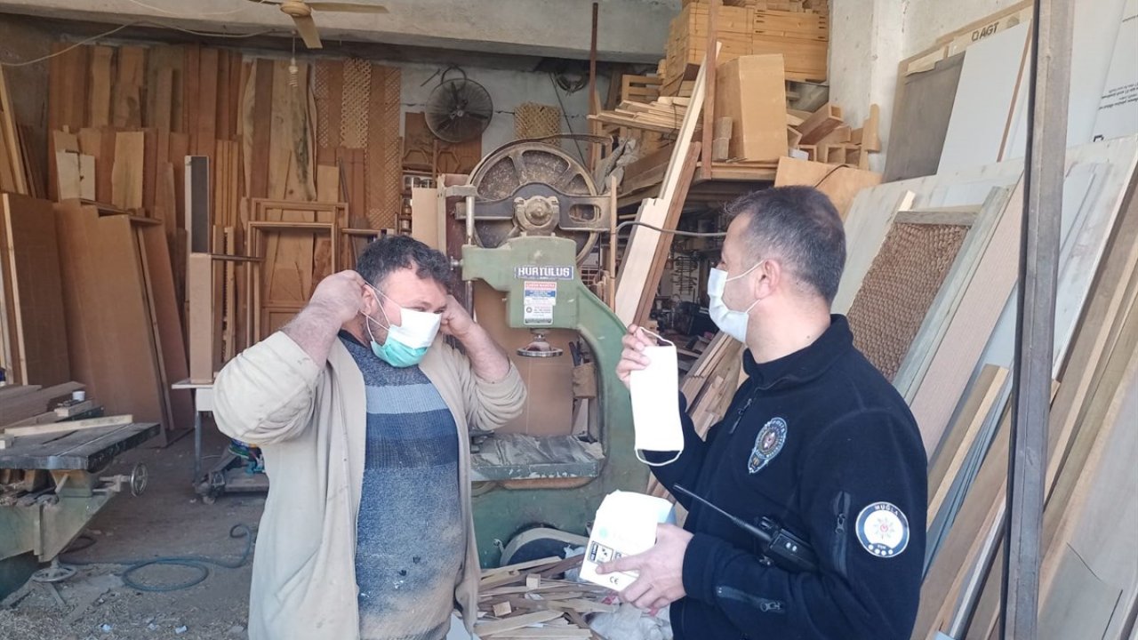 Ortaca’da maske dağıtımı devam ediyor