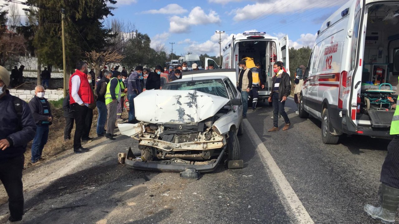 Muğla'da minibüs ile otomobil çarpıştı: 6 yaralı