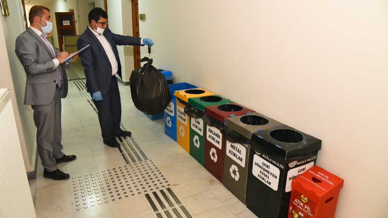 Atıklar geri dönüştürülüyor