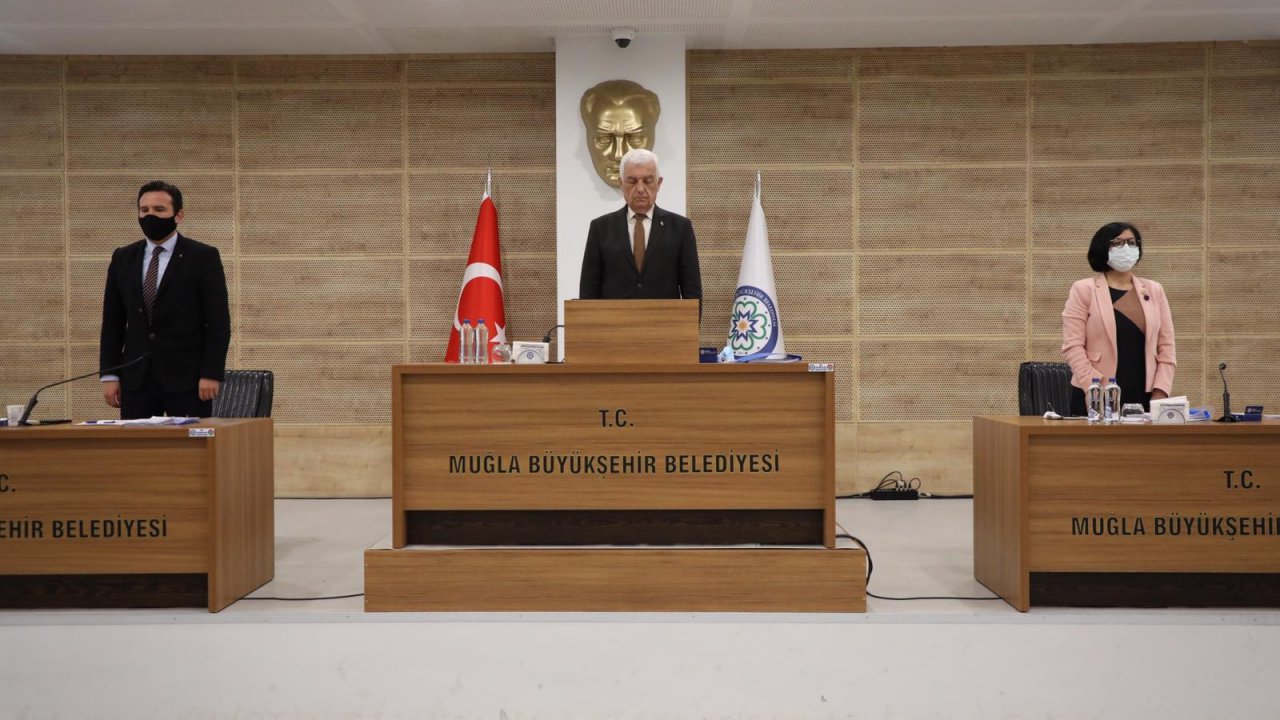 Büyükşehir Mart Ayı Meclisi İstiklal Marşı ile açıldı