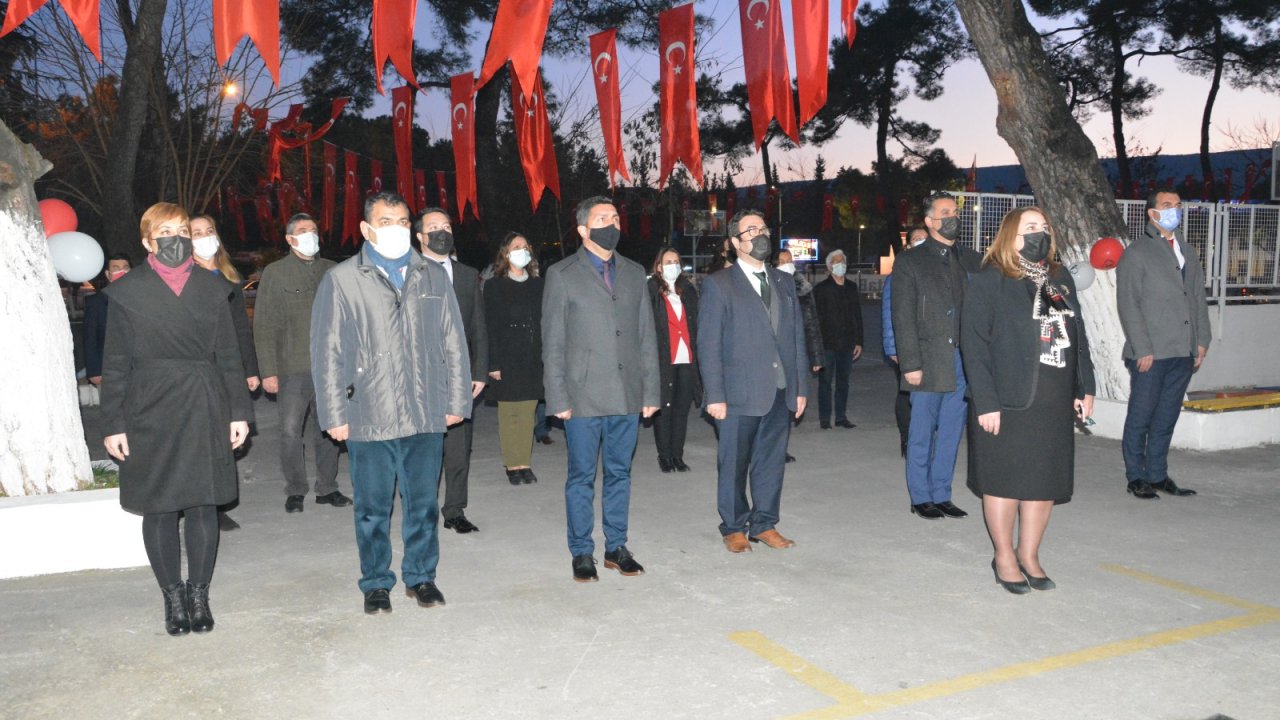 Tüm okullarda eş zamanlı İstiklal Marşı okundu