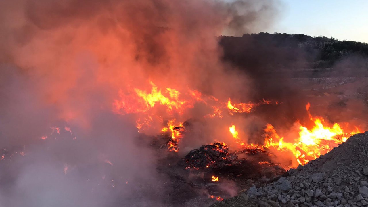Bodrum'da atıkların toplandığı alanda çıkan yangın söndürüldü