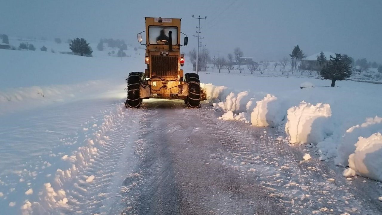 Menteşe ve Seydikemer’de Gece Kar Mesaisi   