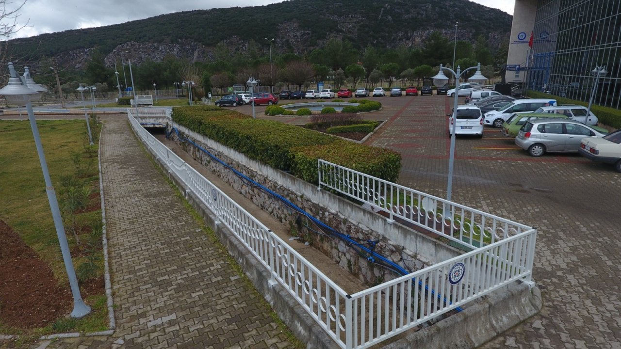 Korkuluk çalışmaları devam ediyor