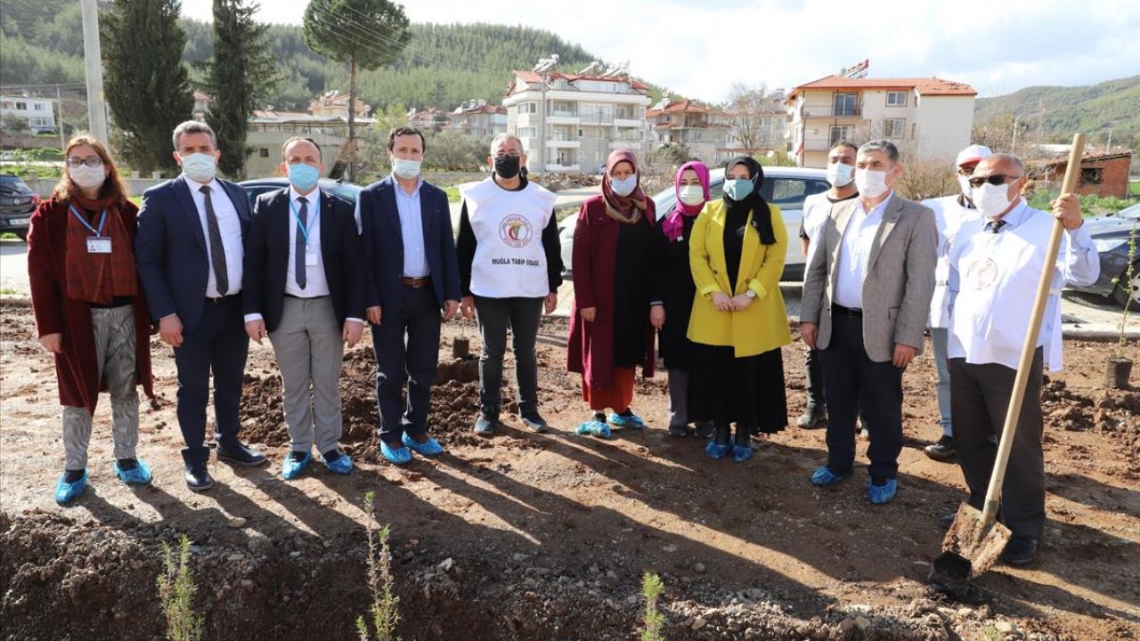 Sağlık çalışanları anısına fidan dikimi gerçekleştirdi