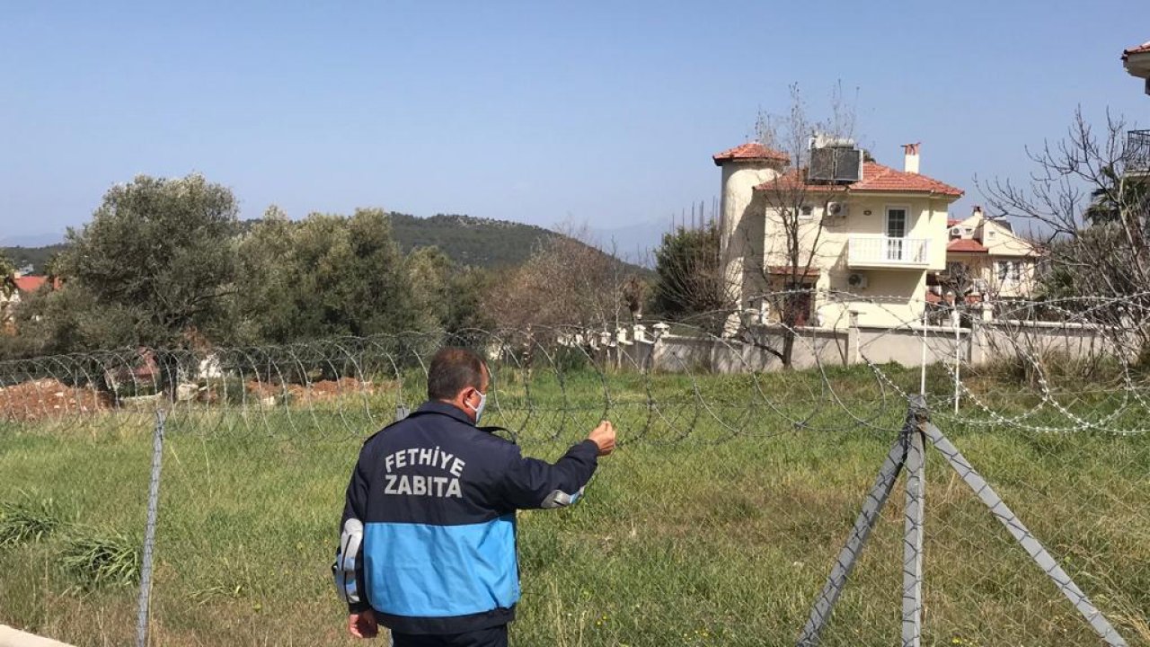 Bahçe duvarlarındaki jiletli teller sökülüyor