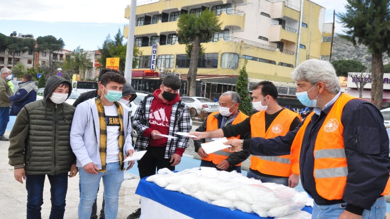 Milas’ta maske dağıtımı gerçekleştirildi