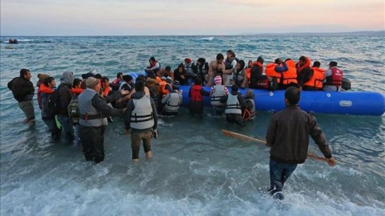 İnsan kaçakçısı polis ve avukat yakalandı