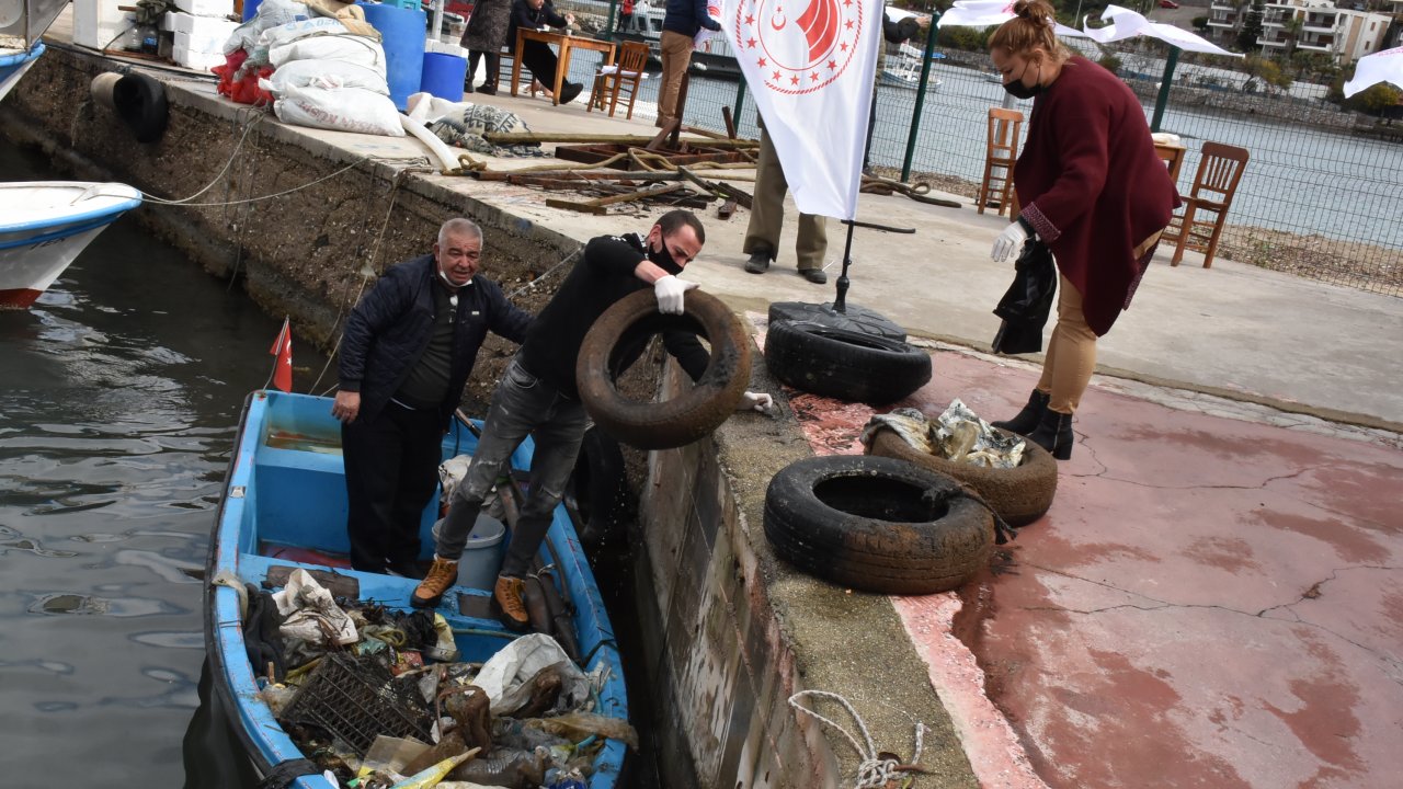 Bodrum ve Datça'da dalgıçlar balıkçı barınaklarını temizledi
