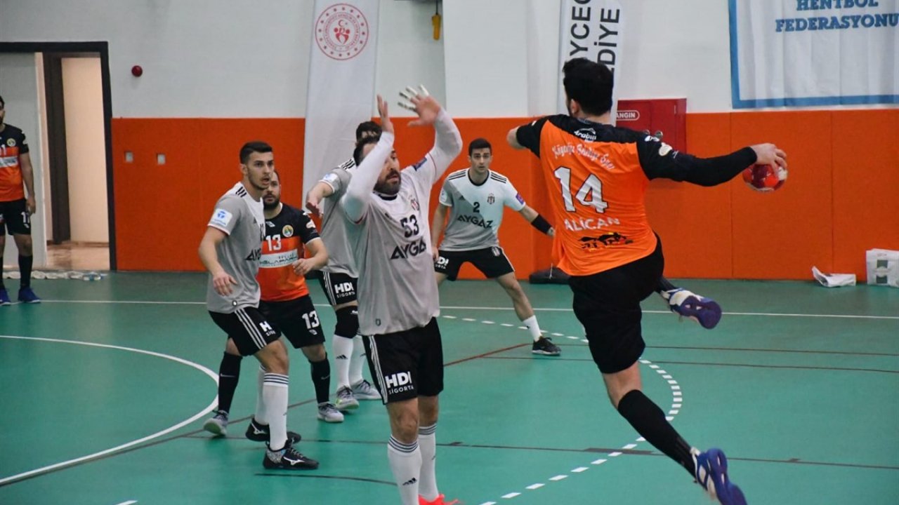 Köyceğiz Kapalı Spor Salonundaki ilk maç